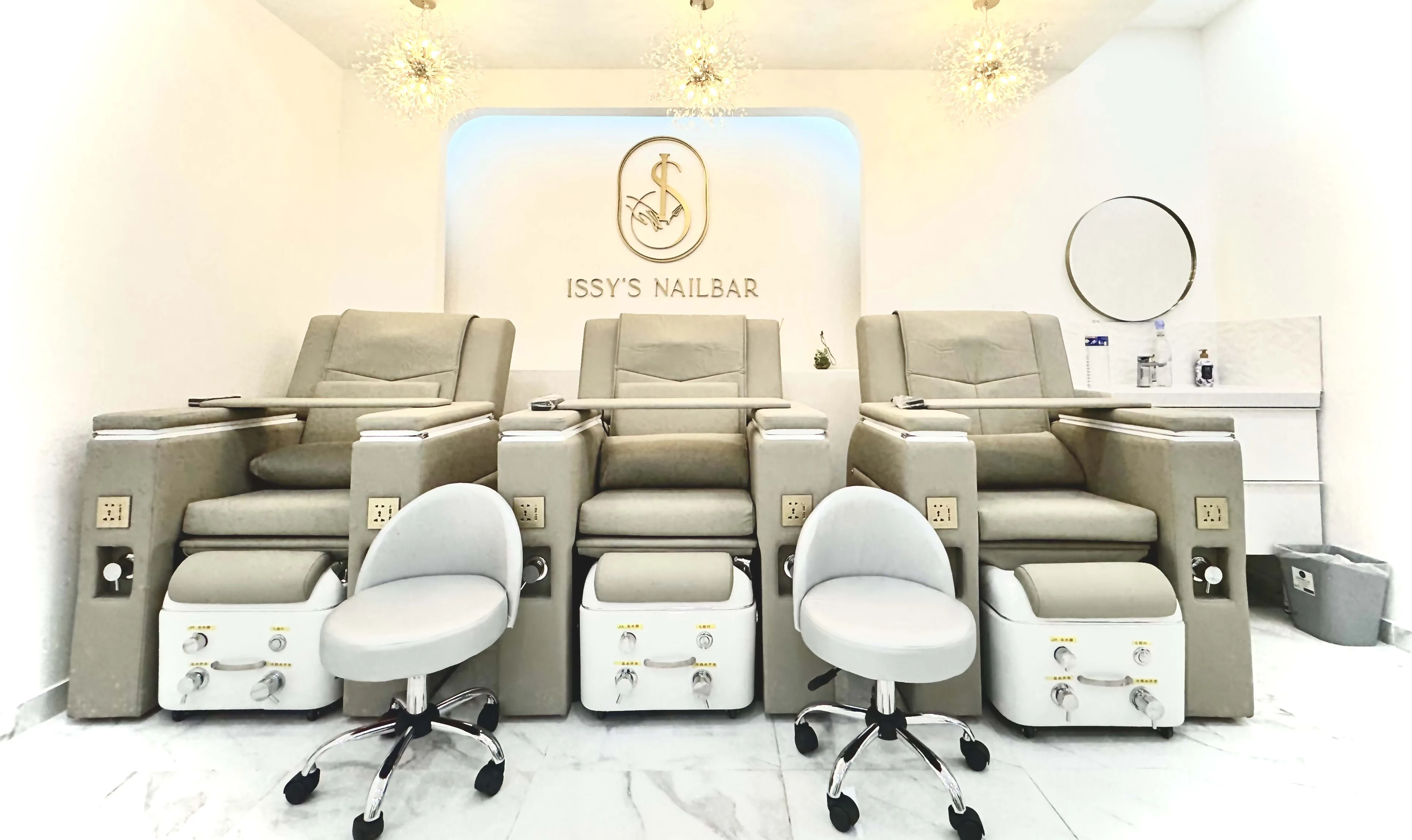 ISSY’S NAILBAR