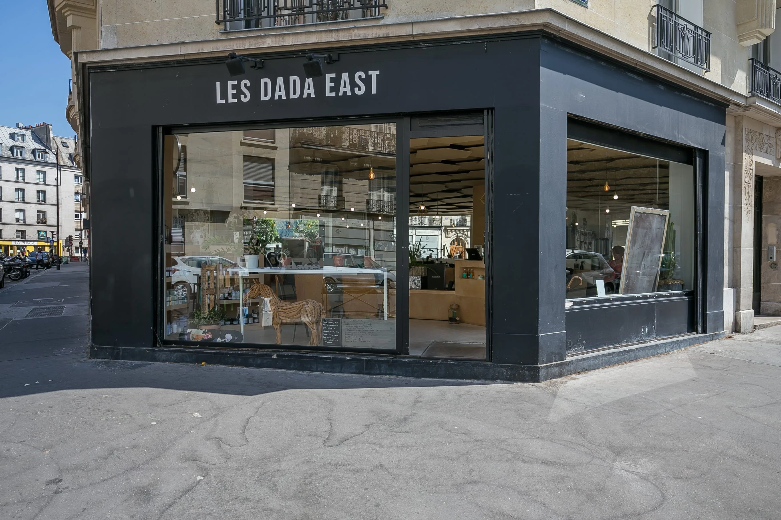 Les Dada East - Trousseau