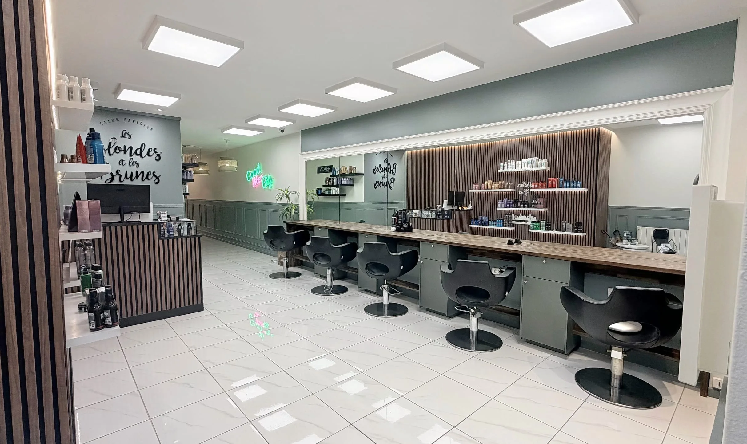 Les blondes et les brunes - Paris