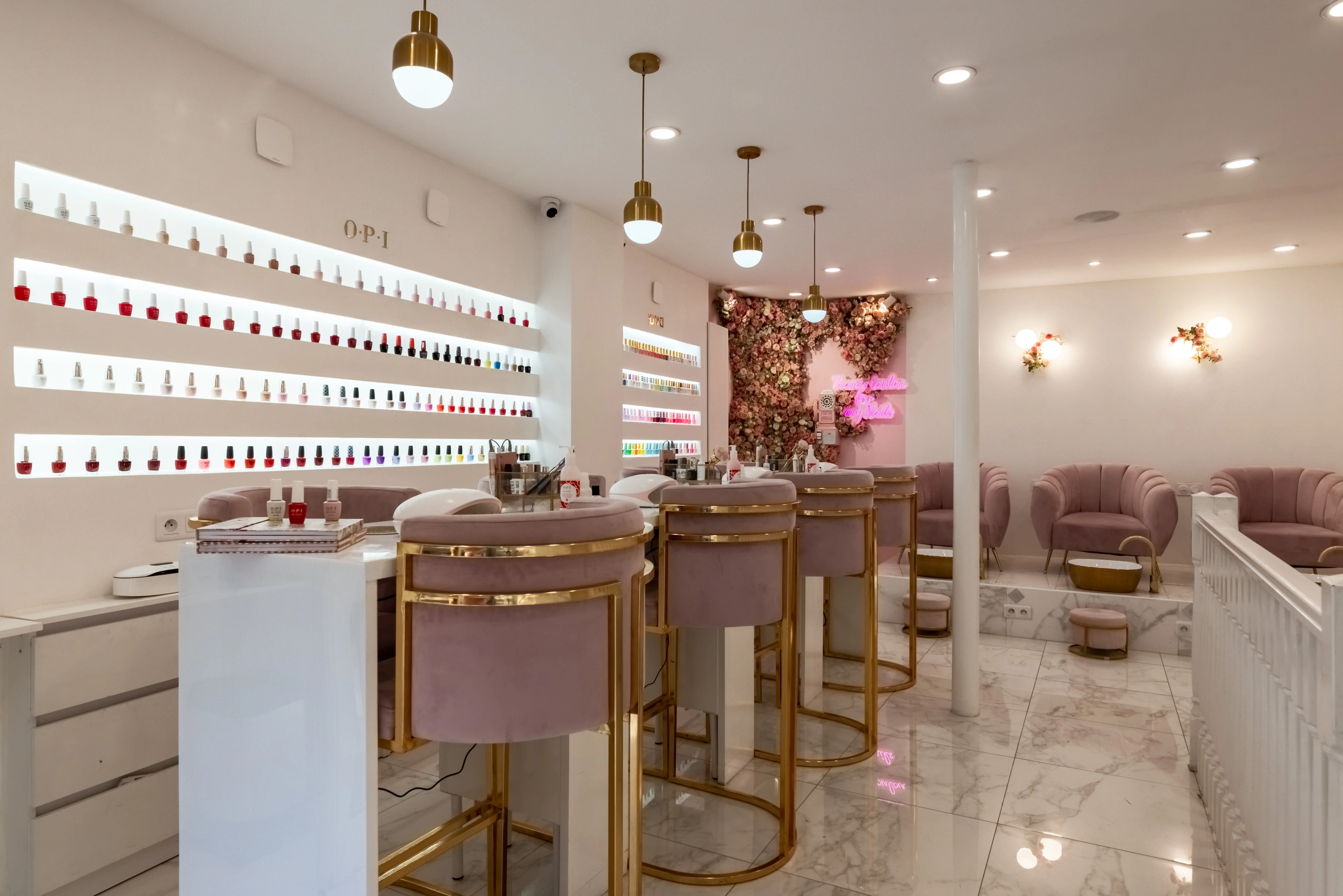 Loulou Nails & Hair Clichy